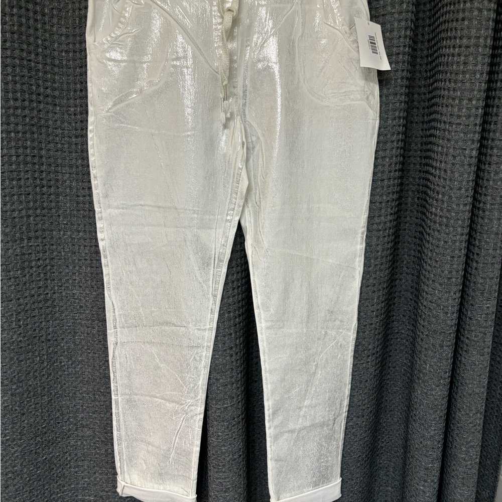 Shiny White Leggings One Size with lots of stretch … will fit sizes small to xl.